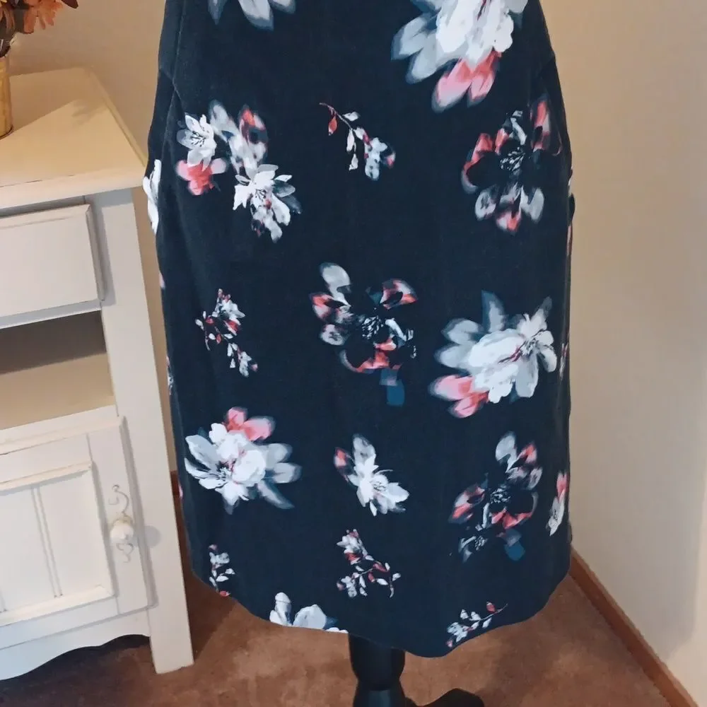 Lands' End Dark Floral Sleeveless Ponte Dress - Picture 3 of 11